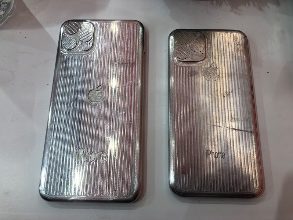 2019年、次期iPhoneの金型がリーク、トリプルレンズカメラが確認される